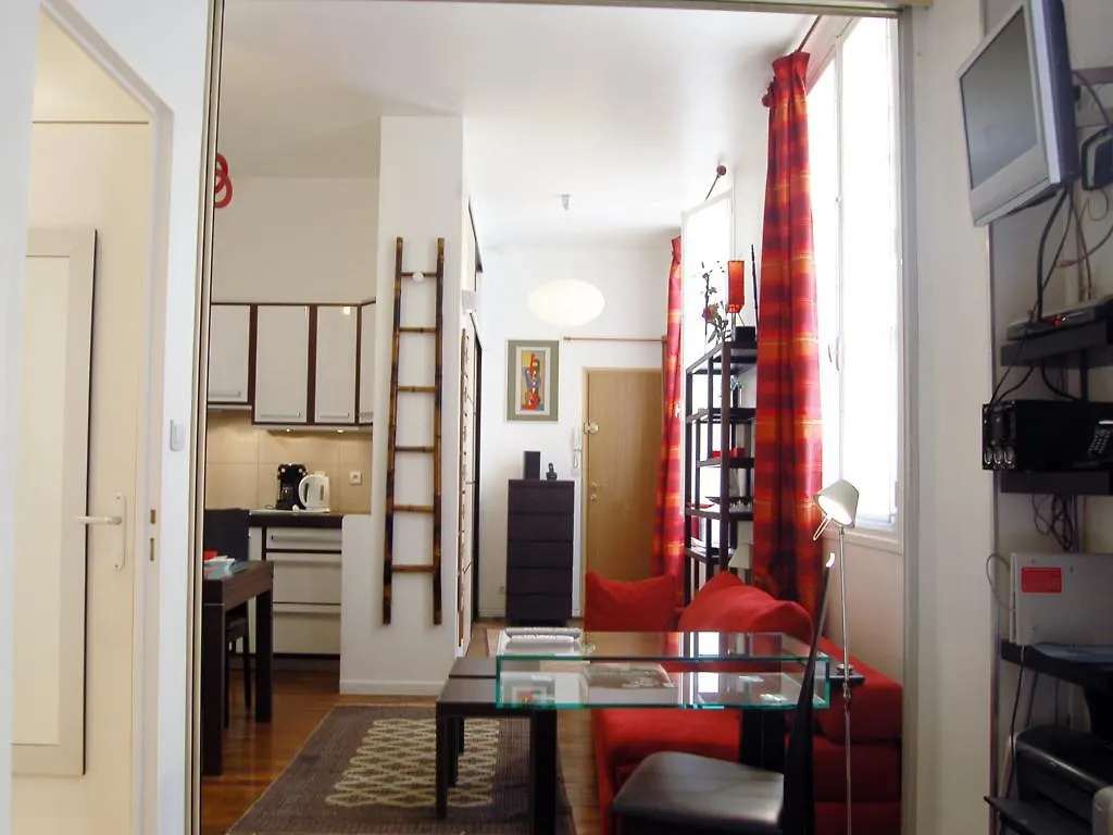 Apartment Louvre Paris