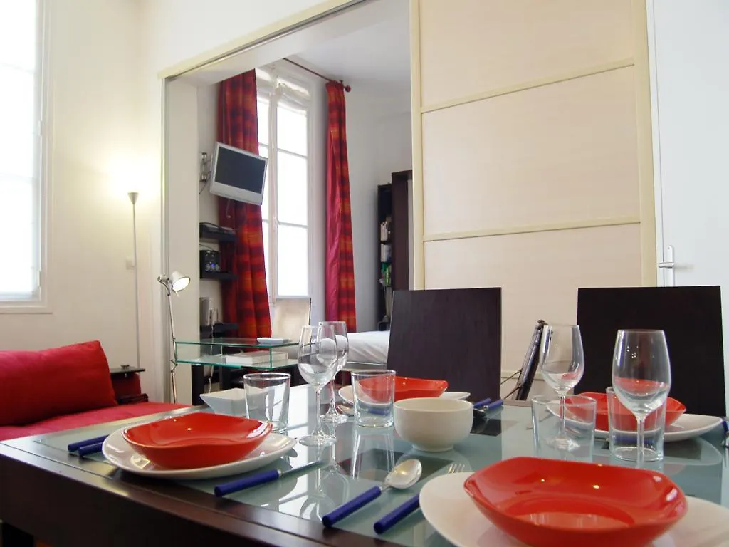 Apartment Louvre Paris